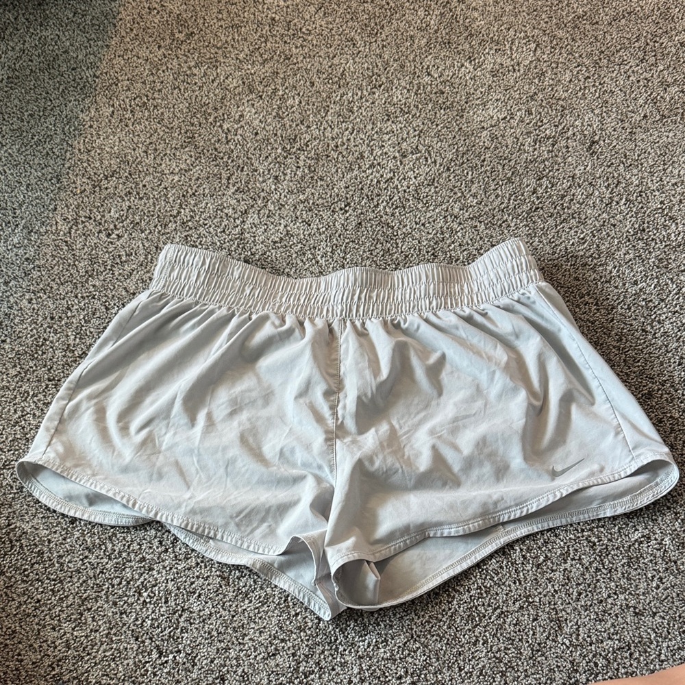 Women’s Nike One Dri-Fit Mid-rise 3” Brief-lined Shorts ( size XL)